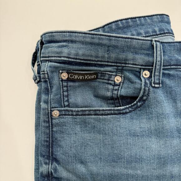 Calvin Klein Slim Straight Fit Jeans | 36x32 | Light Wash - Picture 6 of 6